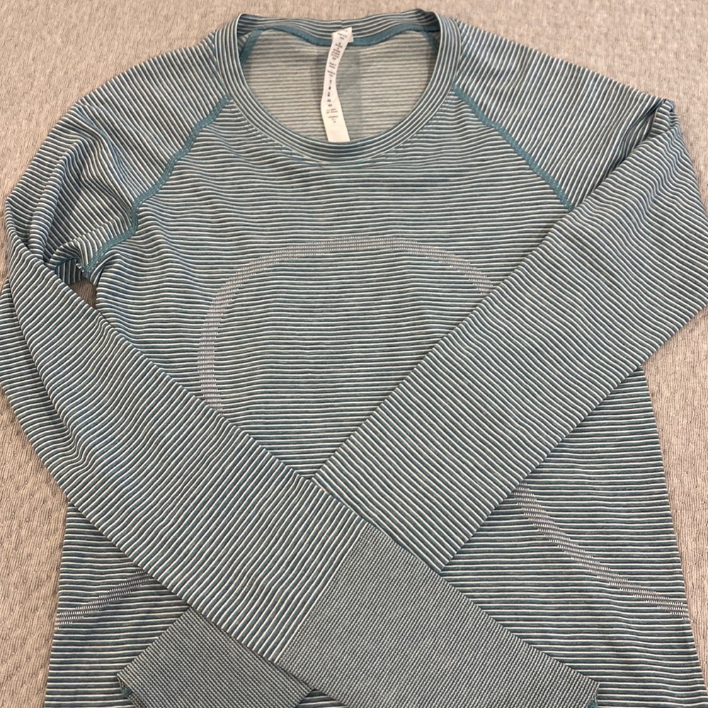 Never worn lululemon swiftly tech